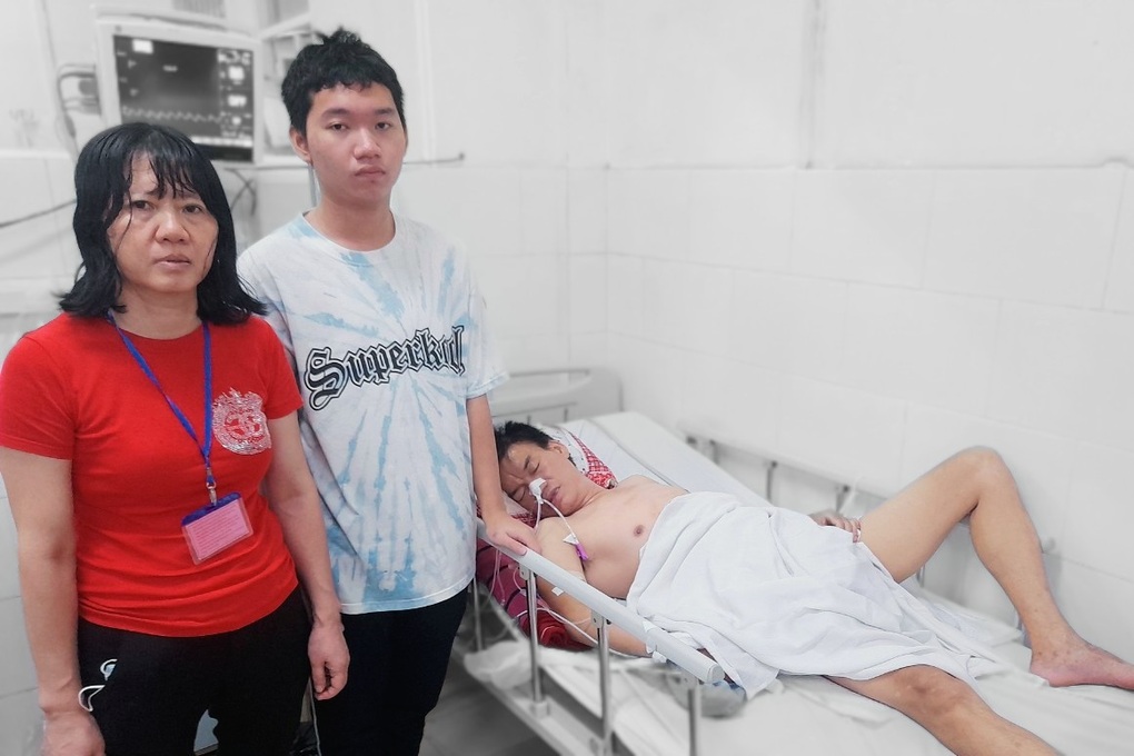 Cha đột quỵ, cậu học sinh giỏi chông chênh con đường vào đại học - 3 Cha đột quỵ, cậu học sinh giỏi chông chênh con đường vào đại học - 3