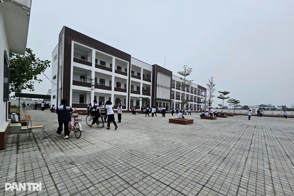 প্রায় ২৩ বিলিয়ন ভিয়েতনাম ডং মূল্যের পরিত্যক্ত স্কুলের নতুন ভাগ্য - ২ Số phận mới của ngôi trường gần 23 tỷ đồng từng bỏ hoang - 2