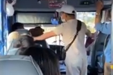 Sa thải thanh tra xe buýt liên tục chửi bậy, dọa cắt cổ hành khách