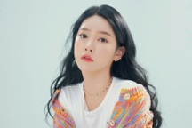 Thành viên nhóm T-ara kết hôn với cầu thủ nổi tiếng kém 9 tuổi