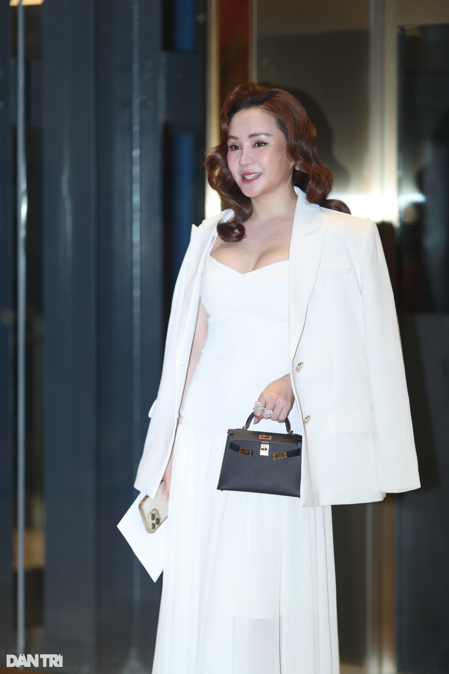Nhã Phương, Sĩ Thanh xách túi Dior hơn 140 triệu đồng đến đám cưới Midu - 8