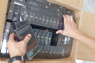 Gần 7.600 điện thoại iPhone, Samsung có dấu hiệu nhập lậu bị bắt giữ