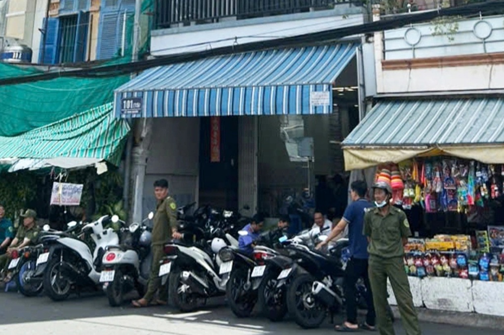 Đôi vợ chồng tử vong trong nhà, trên người có nhiều vết đâm - 1 Đôi vợ chồng tử vong trong nhà, trên người có nhiều vết đâm - 1
