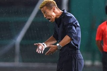 Ngôi sao Keisuke Honda hứng chịu trận thua trong ngày ra mắt Campuchia