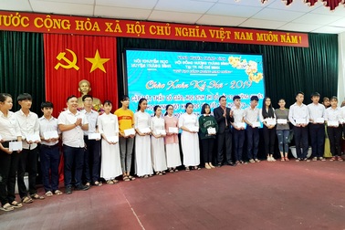 Quảng Nam: Trao hơn 150 suất học bổng đến học sinh vượt khó