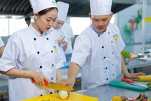 Đề nghị cho trường nghề dạy văn hóa 7 môn để học sinh được học liên thông