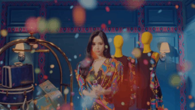 Trở lại với ca khúc của đội tạo hit cho TWICE, Apink đạt ngay No.1 cùng BTS và ITZY, làm khán giả ngất ngây bởi nhan sắc đồng đều - Ảnh 2. Trở lại với ca khúc của đội tạo hit cho TWICE, Apink đạt ngay No.1 cùng BTS và ITZY, làm khán giả ngất ngây bởi nhan sắc đồng đều - Ảnh 2.
