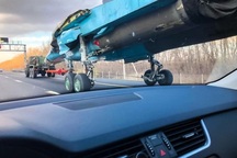 "Xe tăng bay" Su-34 chạy bộ trên đường cao tốc