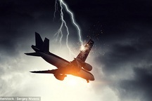 Máy bay bị sét đánh thủng hơn 40 lỗ vẫn bay tiếp 9 giờ