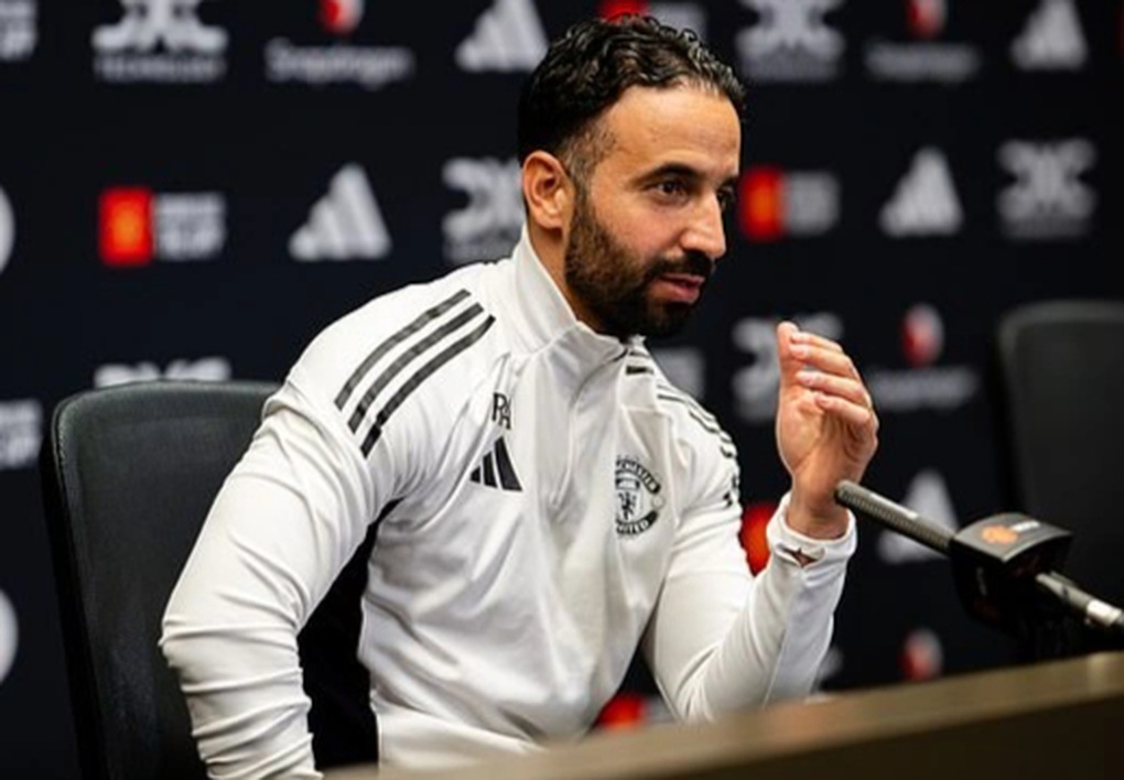 HLV Amorim tuyên bố bất ngờ sau khi họp khẩn với sếp lớn Man Utd - 1 HLV Amorim tuyên bố bất ngờ sau khi họp khẩn với sếp lớn Man Utd - 1