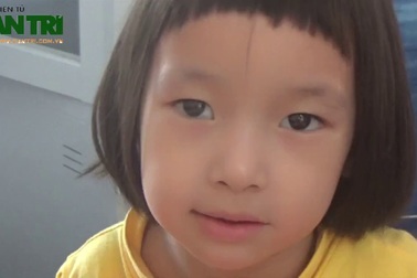 Clip: Cuộc sống mới của cô bé đa dị tật bẩm sinh từng bị bỏ rơi tại bệnh viện