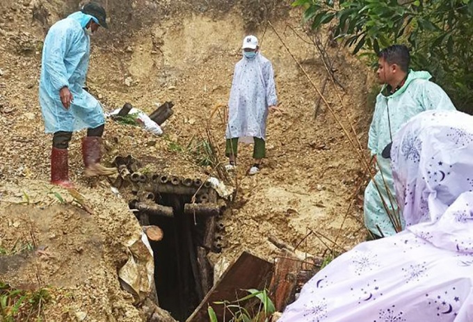 Đường hầm khai thác vàng bị phát hiện