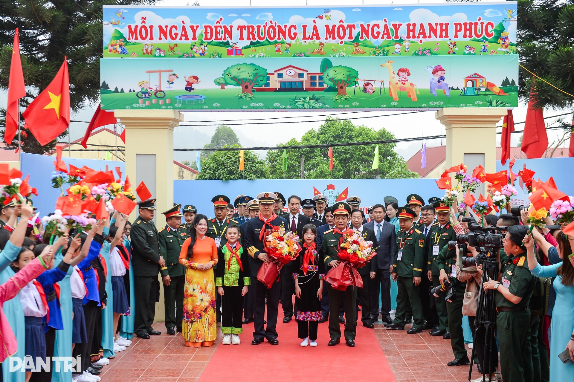 Những hoạt động giao lưu của Bộ trưởng Quốc phòng Trung Quốc tại Việt Nam - 7 Những hoạt động giao lưu của Bộ trưởng Quốc phòng Trung Quốc tại Việt Nam - 7