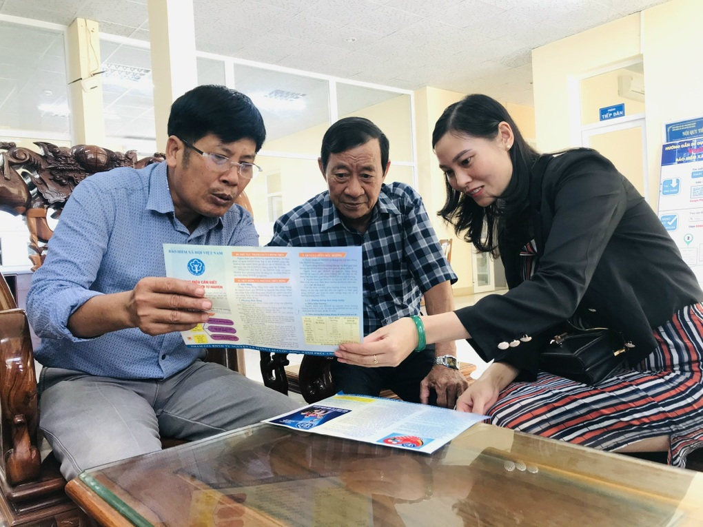 100.000 người nghèo, vùng khó mất thẻ bảo hiểm y tế, cách nào bù đắp? - 2 100.000 người nghèo, vùng khó mất thẻ bảo hiểm y tế, cách nào bù đắp? - 2