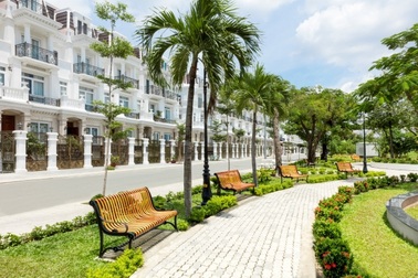 Bất động sản nào đang cạnh tranh với khu Đông?