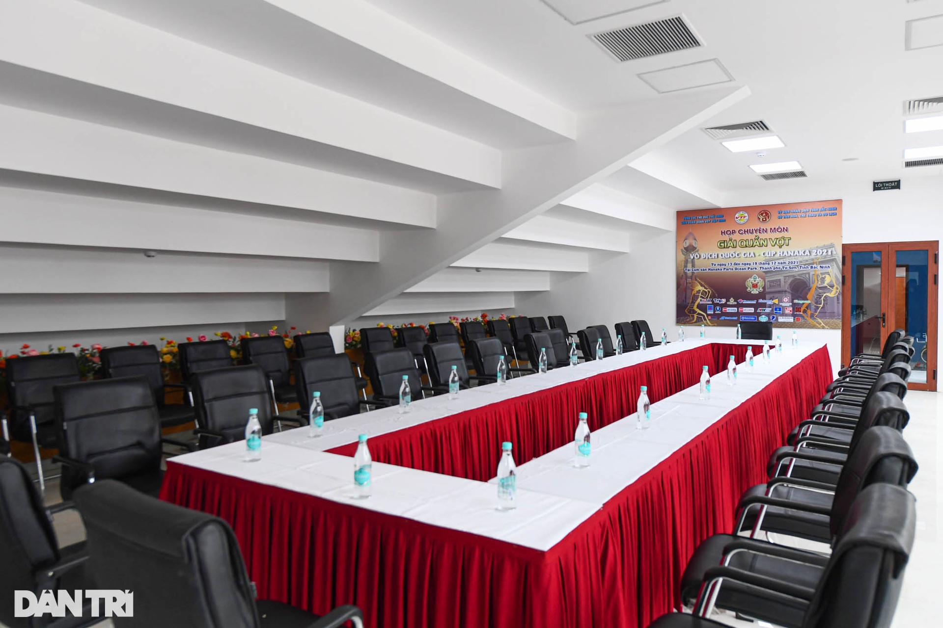 Cận cảnh tổ hợp sân quần vợt lớn và hiện đại nhất Việt Nam - 15