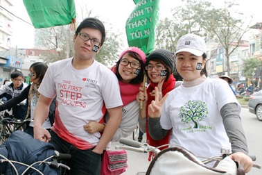 400 bạn trẻ Hà Nội đạp xe hưởng ứng Giờ trái đất