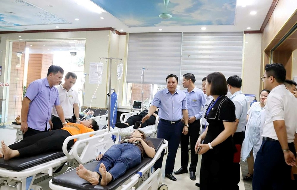 Öğle yemeğinde uskumru haşlaması nedeniyle 154 işçi hastaneye kaldırıldı - 1 154 công nhân nhập viện do món cá thu ù kho của bữa ăn trưa - 1