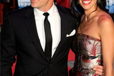 “Điệp viên 007” khoe bạn gái