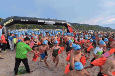 Cảm xúc tràn đầy phấn khích khi VĐV về đích giải Aqua Warriors Vân Đồn 2025