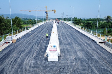 Hình hài cầu gần 275 tỷ đồng nối Đà Nẵng - Quảng Nam trước ngày thông xe