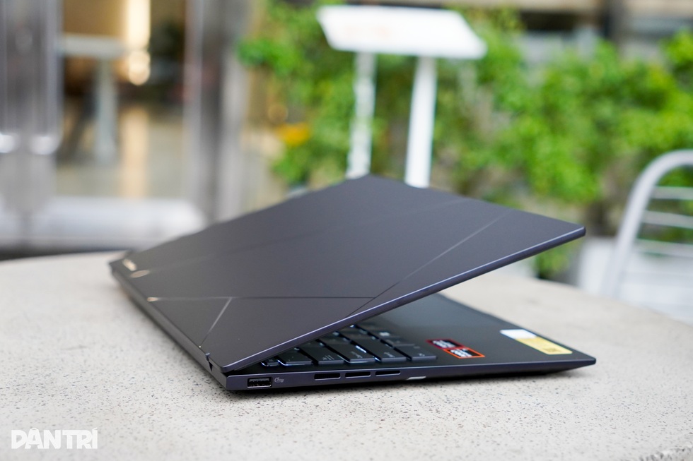 Đánh giá Asus Zenbook 14: Mỏng nhẹ, hiệu năng vừa phải - 13 Đánh giá Asus Zenbook 14: Mỏng nhẹ, hiệu năng vừa phải - 13