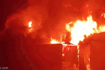 Cháy công ty thực phẩm lúc rạng sáng, nhiều người hốt hoảng bỏ chạy