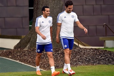Pedro nhanh chóng ra sân tập cùng Chelsea
