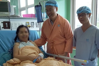 Nặng ngực, khó thở, phát hiện mảnh đạn nằm trong tim 45 năm