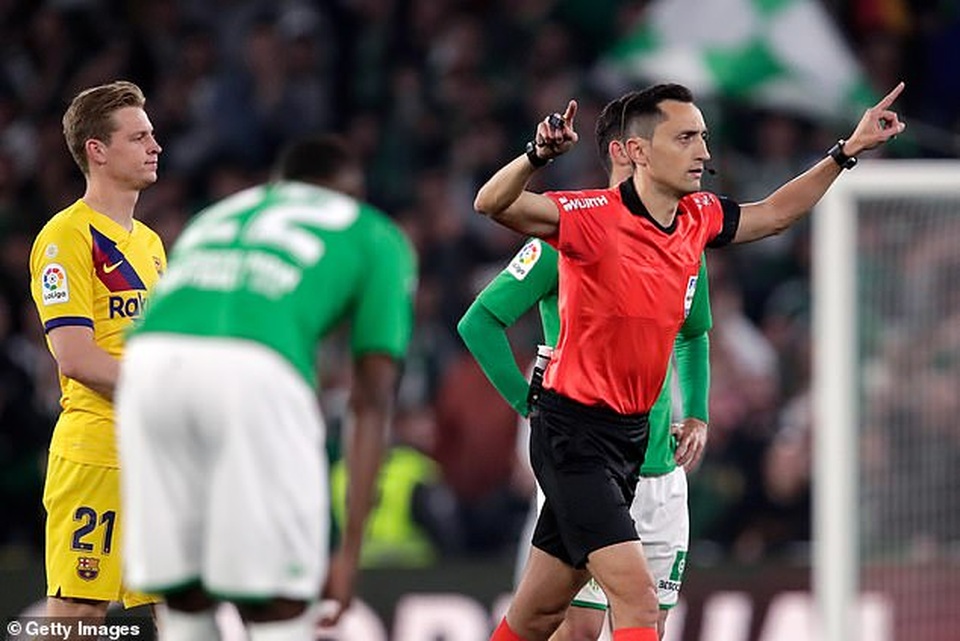 Betis 2-3 Barcelona: Chiến thắng nghẹt thở - 2 Betis 2-3 Barcelona: Chiến thắng nghẹt thở - 2