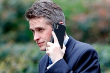 Cuộc gọi 11 phút khiến Bộ trưởng Quốc phòng Anh mất chức