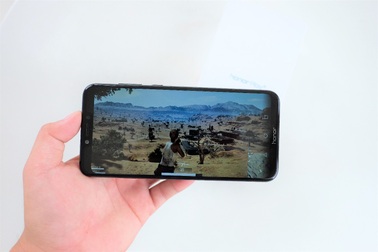 Cộng đồng game thủ Việt hào hứng với smartphone chơi game có AI – Honor Play