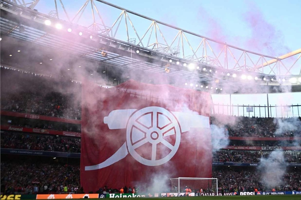 Cổ động viên Arsenal bị chỉ trích thậm tệ sau khi đội nhà thua PSG - 2
