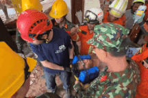 Vỡ òa khi giải cứu thành công một thanh niên mắc kẹt hơn 5 ngày tại Myanmar