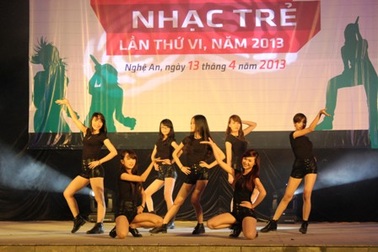 Sinh viên thành Vinh hào hứng với liên hoan nhạc trẻ