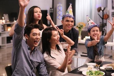 Săn vé xem bộ phim ngắn trực tuyến của Song Ji Hyo và Kim Woo Bin