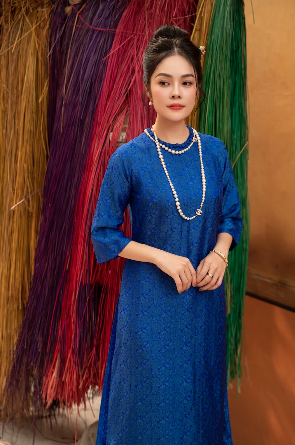 Dương Cẩm Lynh nền nã với áo dài xuân - 1 Dương Cẩm Lynh nền nã với áo dài xuân - 1