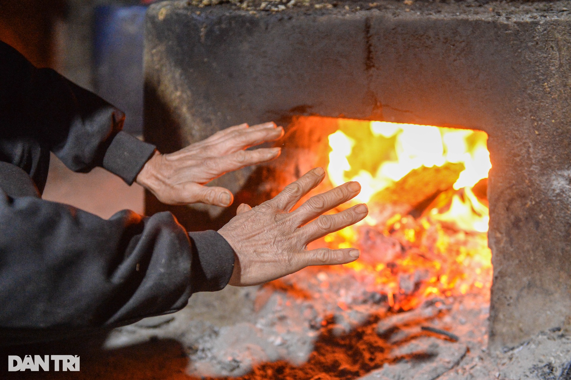 Life of people in Mau Son mountain area during bone-chilling cold days - 9