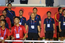 HLV Park Hang Seo đi cổ vũ tuyển nữ Việt Nam thi đấu chung kết với Thái Lan