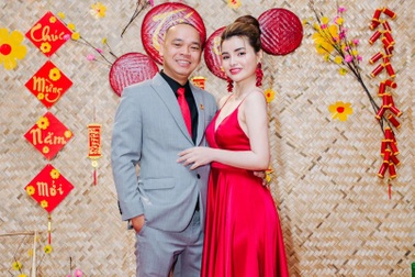 Anh bán vé số yêu “tiểu thư”, chưa cưới đã được bố vợ cho mượn tiền mua nhà