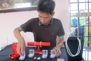 Nuôi ngọc trai nước ngọt kiếm tiền tỷ mỗi năm