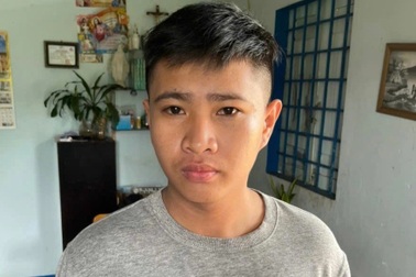 Khởi tố 5 thanh niên đập phá quán nước, đánh người