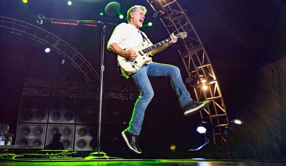 Rocker Eddie Van Halen qua đời vì ung thư - 2 Rocker Eddie Van Halen qua đời vì ung thư - 2