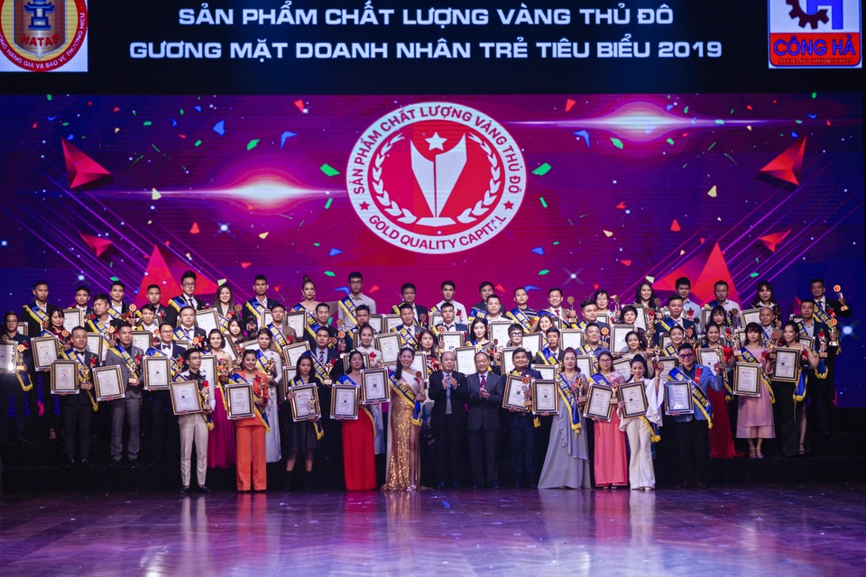 Hoa hậu - Doanh nhân Julia Hồ vinh dự nhận giải thưởng dịp cuối năm - 1 Hoa hậu - Doanh nhân Julia Hồ vinh dự nhận giải thưởng dịp cuối năm - 1