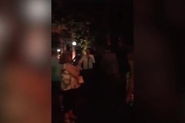 Lo không được trả tiền, khách sạn nhốt 40 du khách làm con tin