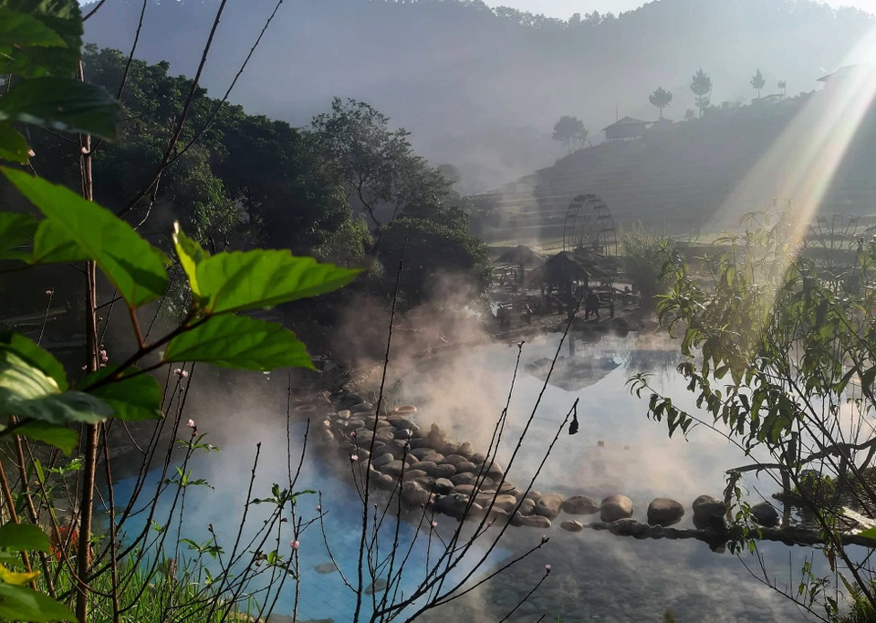 Thầy giáo bỏ nghề, cải tạo “vũng nước” ven nhà thành “tiểu Bali” thu chục triệu mỗi tháng - 2 Thầy giáo bỏ nghề, cải tạo “vũng nước” ven nhà thành “tiểu Bali” thu chục triệu mỗi tháng - 2