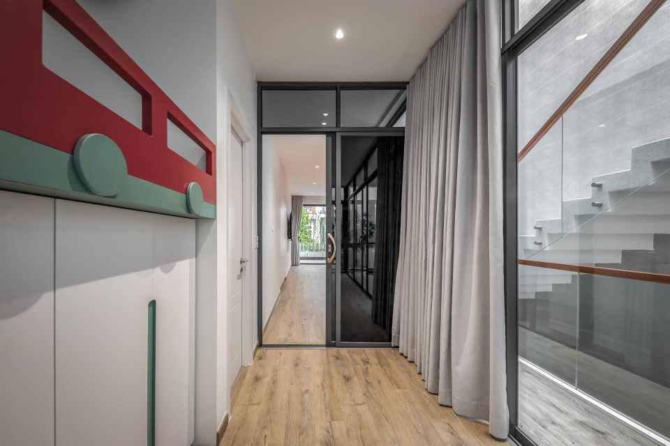 Nhà Sài Gòn có mặt tiền chống trộm, tối giản không gian vẫn đẹp bất ngờ - 10