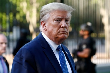 3 cuộc khủng hoảng bủa vây ông Trump trước thềm bầu cử