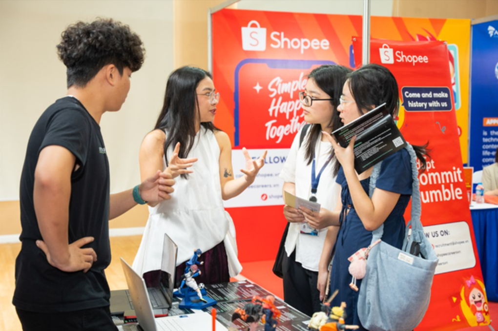 Ngày hội Nghề nghiệp VinUni 2025: Quy tụ các tập đoàn toàn cầu - 1 Ngày hội Nghề nghiệp VinUni 2025: Quy tụ các tập đoàn toàn cầu - 1
