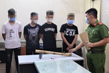 Bốn học sinh THPT hút ma túy bằng điếu cày ở quán nước vỉa hè